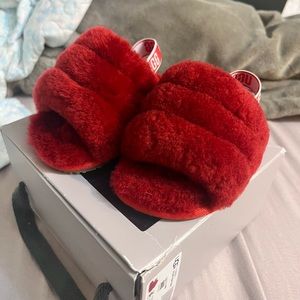 Ugg fluff Yeah slides 4/5 kids